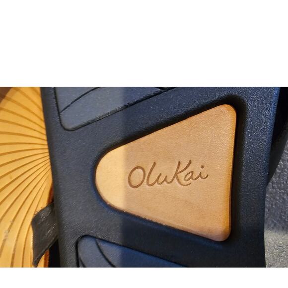 Olukai Iwi Leather Flip Flops Sandals, Black/Tan Womens Sz 9 - Picture 6 of 8